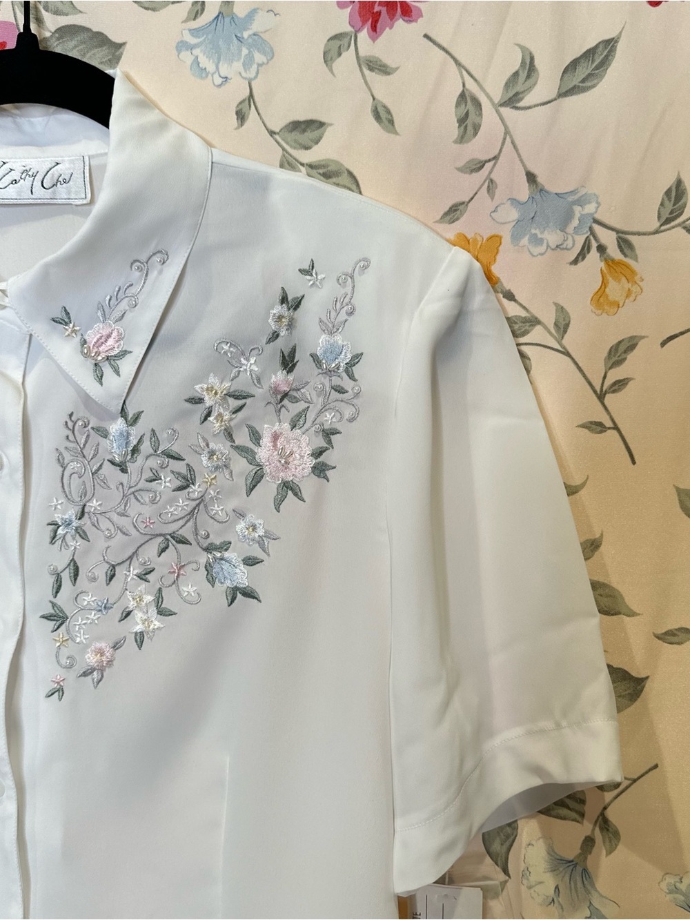KATHY CHE NWT VINTAGE 90s EMBROIDERED FLORAL EMBELLISHED PEARL BUTTON UP BLOUSE - Picture 2 of 7